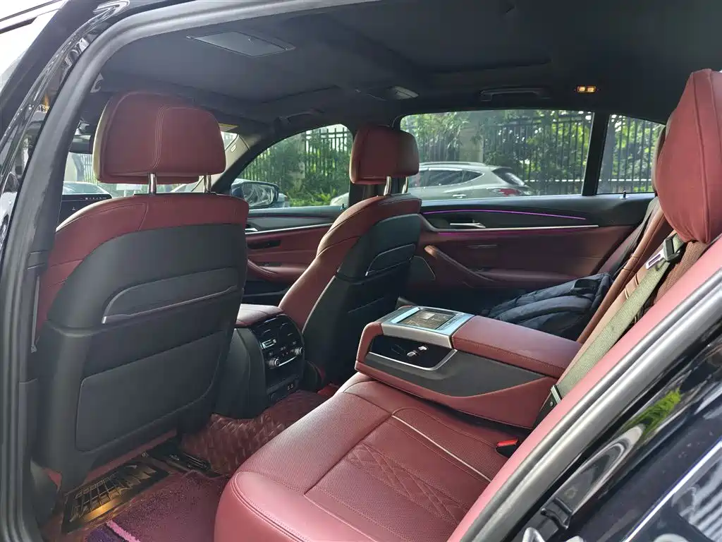 BMW 5 Series — миниатюра 5
