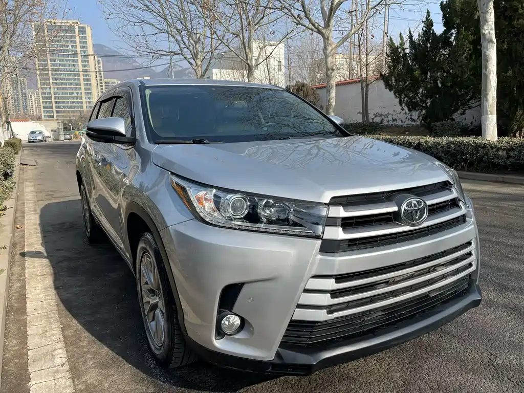 TOYOTA HIGHLANDER
