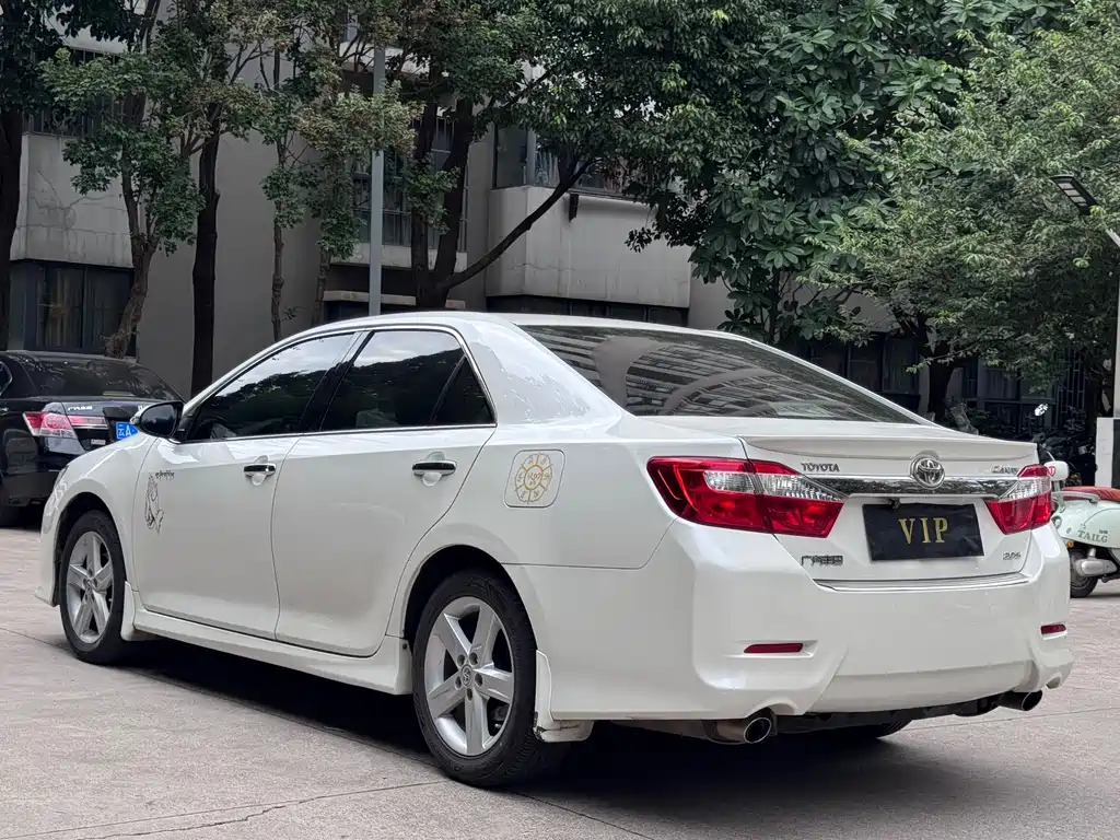 Toyota Camry — миниатюра 10
