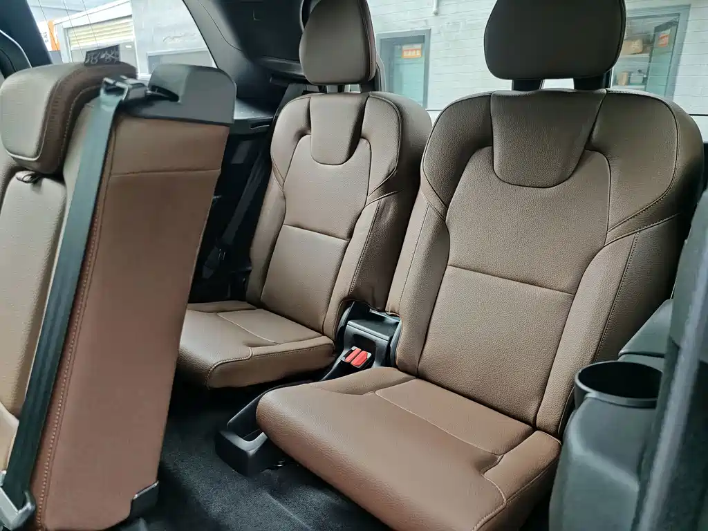Volvo XC90 — миниатюра 8