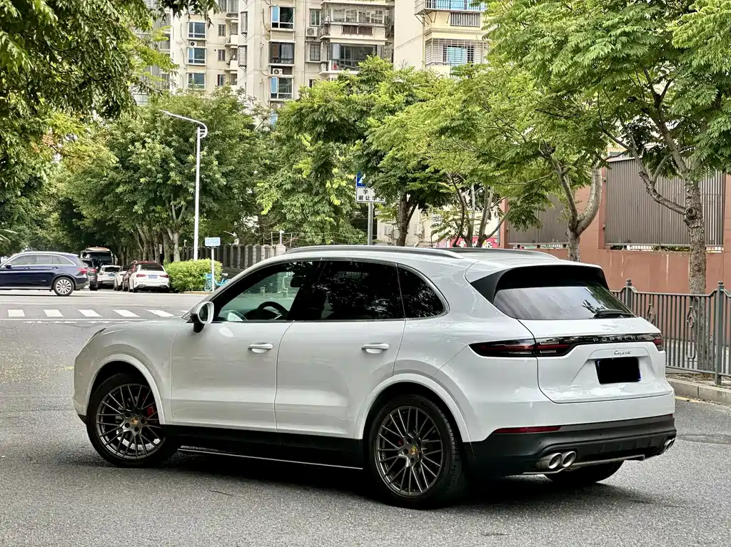 Porsche Cayenne — миниатюра 9