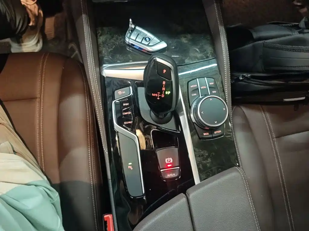 BMW 5 Series — миниатюра 14