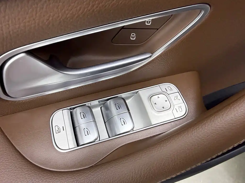 Mercedes-Benz GLS — миниатюра 27