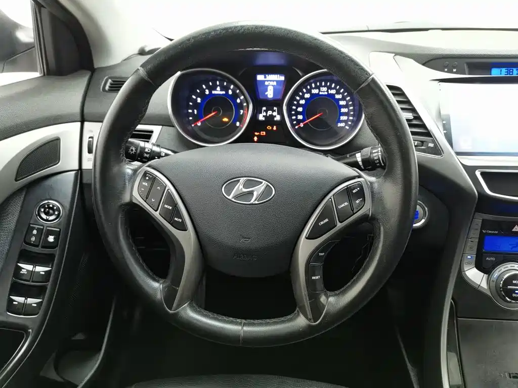 Hyundai Elantra Langdong — миниатюра 11