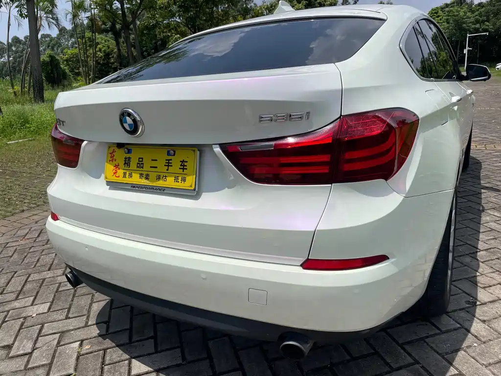BMW 5 Series GT — миниатюра 8