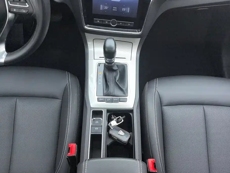 Roewe RX5 New Energy — миниатюра 16