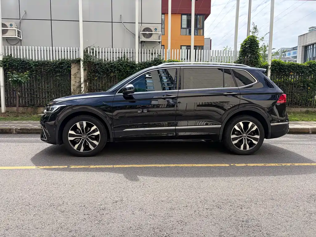 Volkswagen Tiguan L L 2024 330TSI AT R-Line