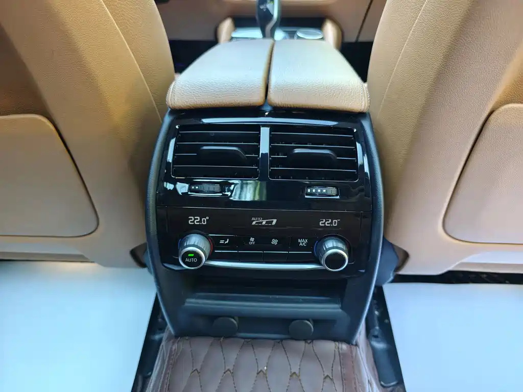 BMW 5 Series — миниатюра 28