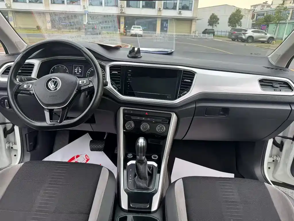 Volkswagen T-Roc — миниатюра 8
