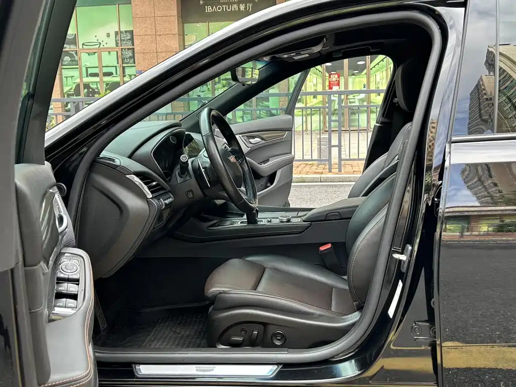 Cadillac CT5 — миниатюра 8
