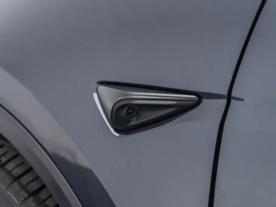 Tesla Model Y — миниатюра 27