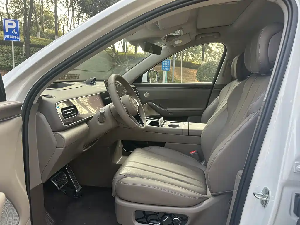 AITO ASK THE WORLD M7