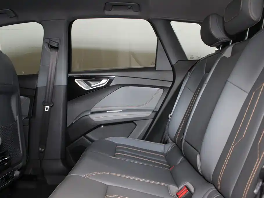 Audi Q4 e-tron — миниатюра 8