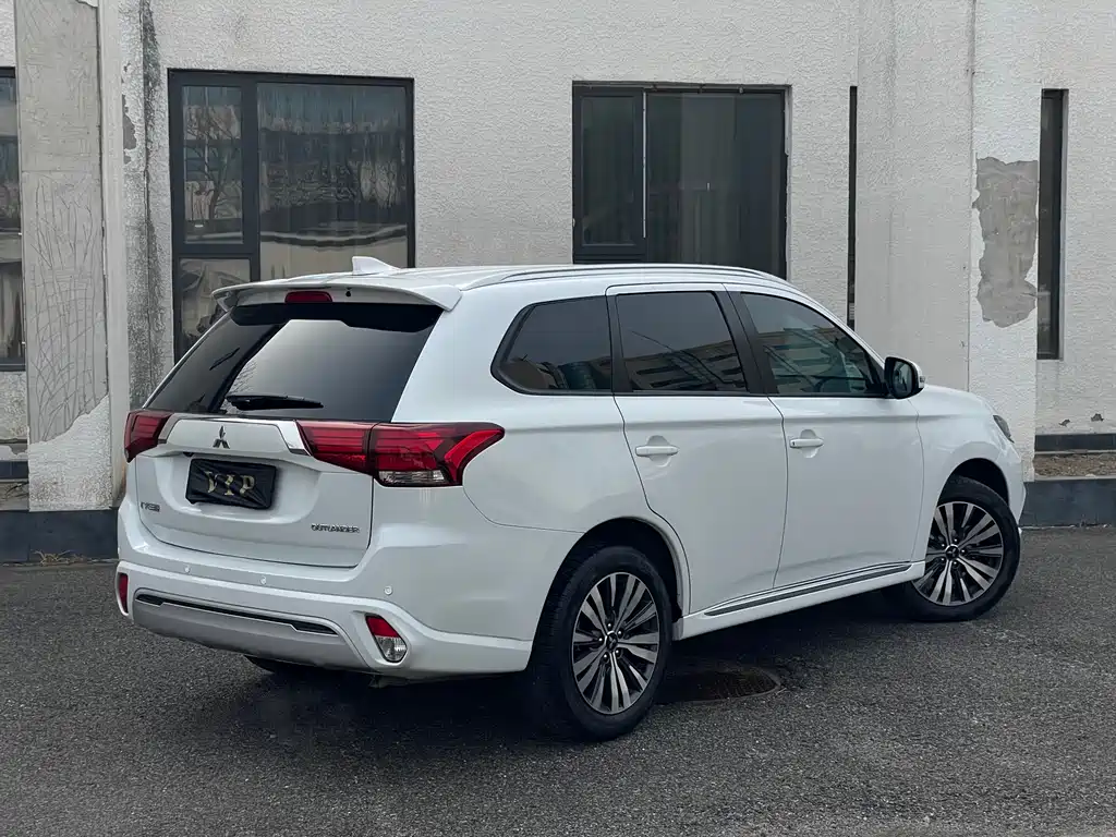 MITSUBISHI OUTLANDER
