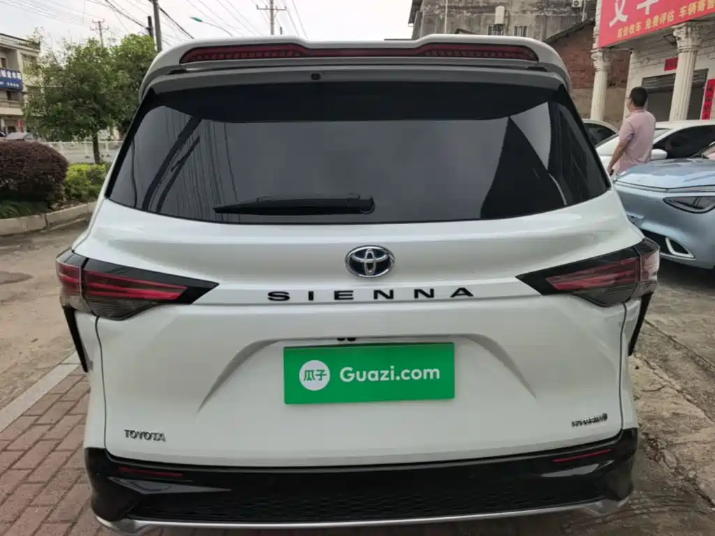 Toyota Granvia — миниатюра 6