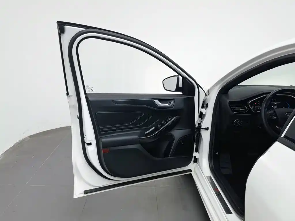Ford Focus — миниатюра 8