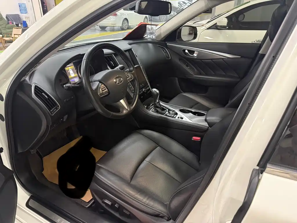INFINITI Q50L