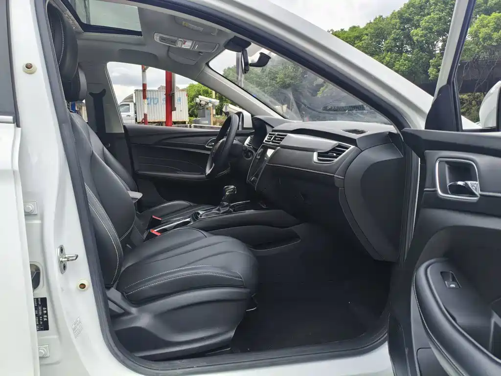 Roewe i5 — миниатюра 12