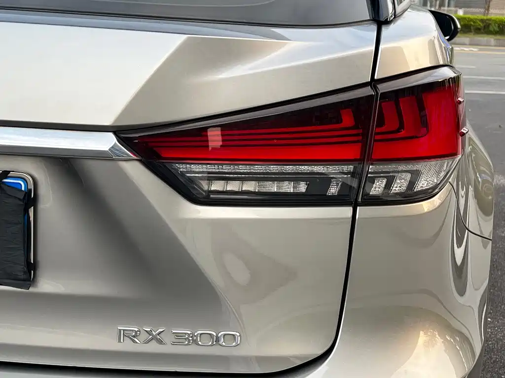 Lexus RX — миниатюра 11
