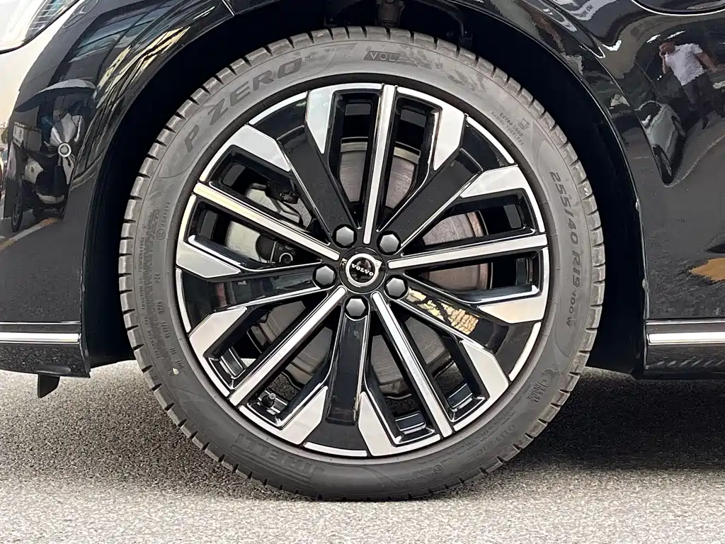 Volvo S90 PHEV — миниатюра 18