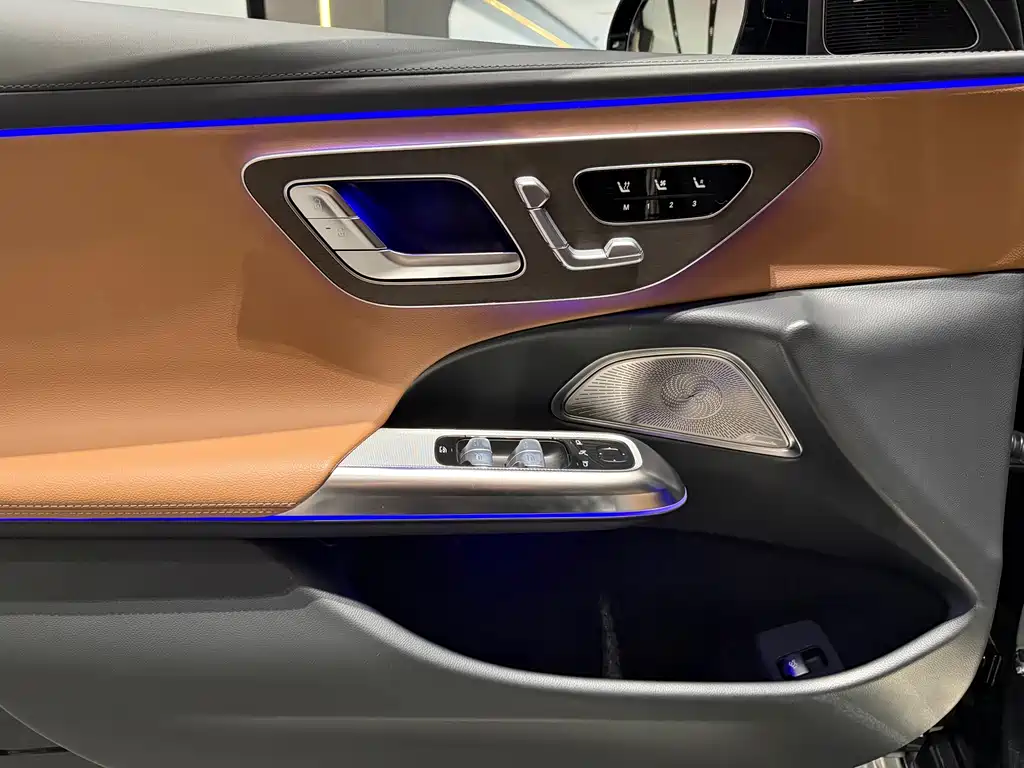 Mercedes-Benz E-Class — миниатюра 16