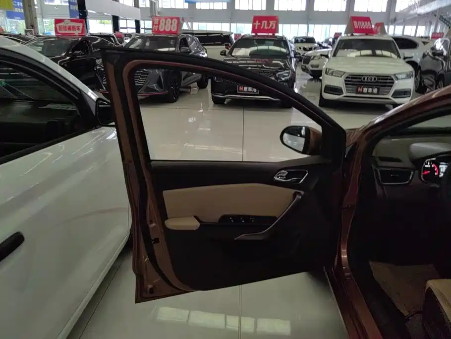 Baojun 310W — миниатюра 7
