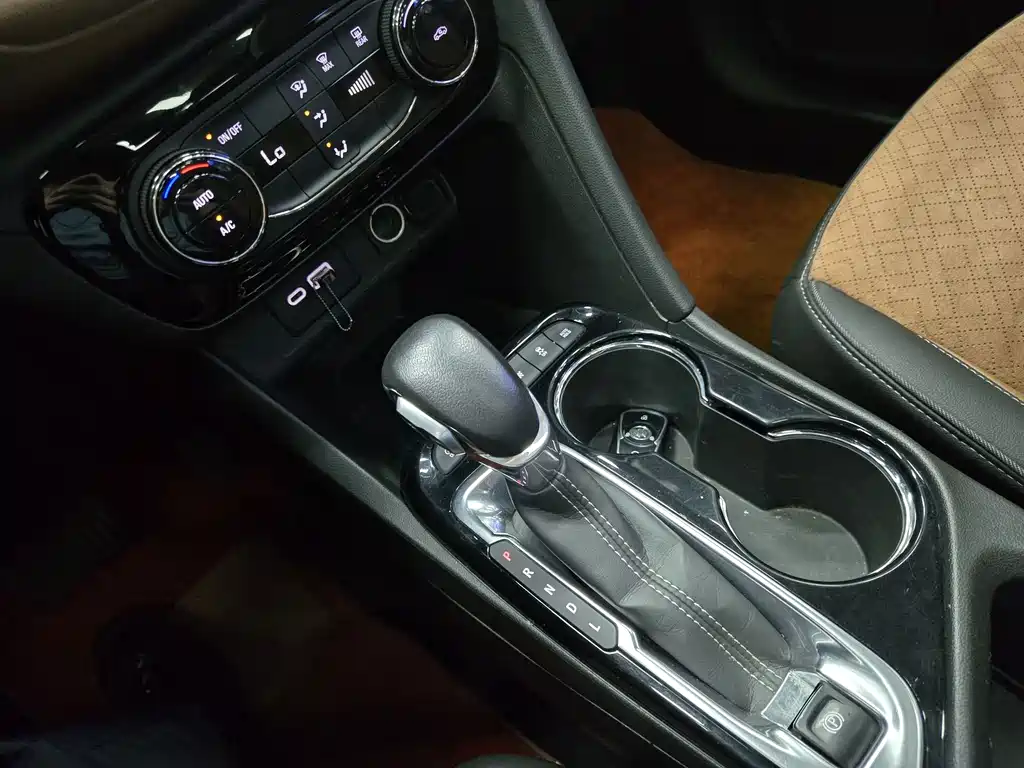 Buick Encore GX — миниатюра 8