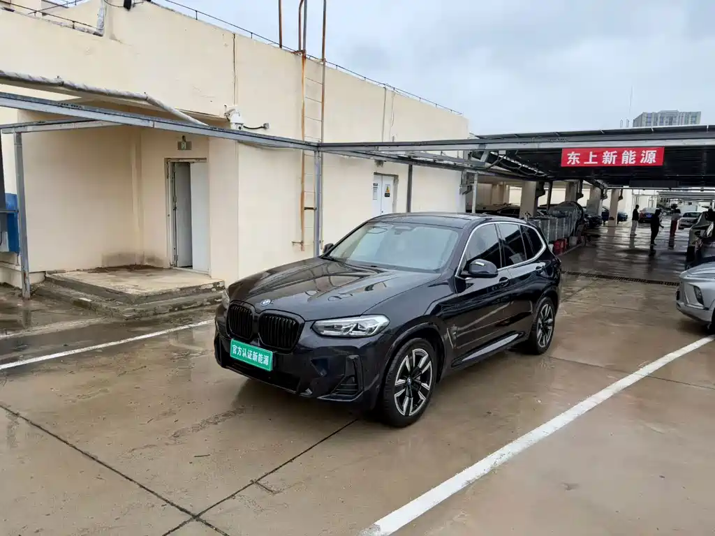 BMW iX3