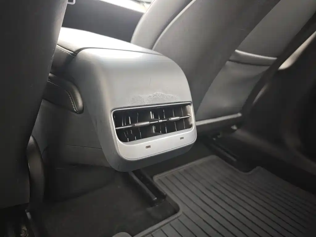 Tesla Model 3 — миниатюра 13