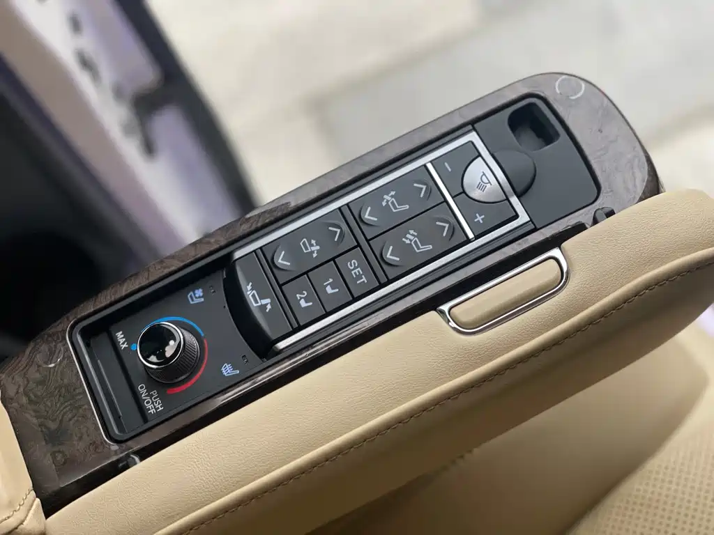 Toyota Vellfire — миниатюра 16