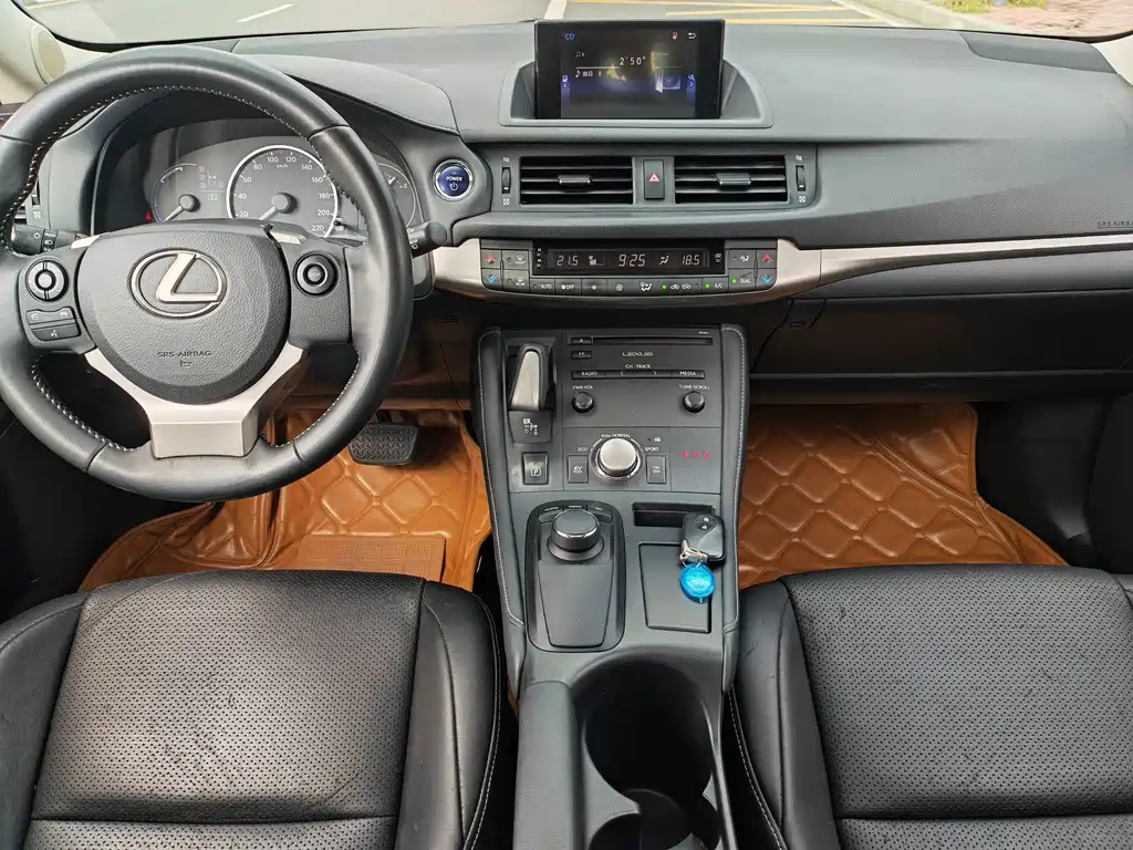 Lexus CT — миниатюра 11