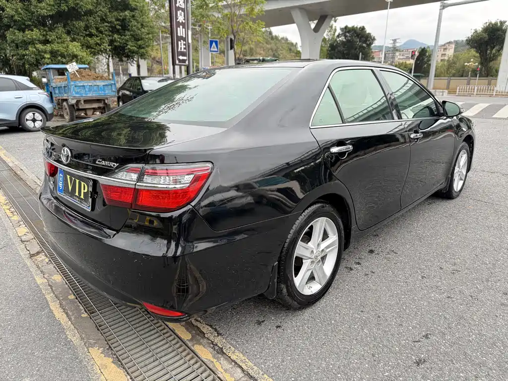 TOYOTA CAMRY