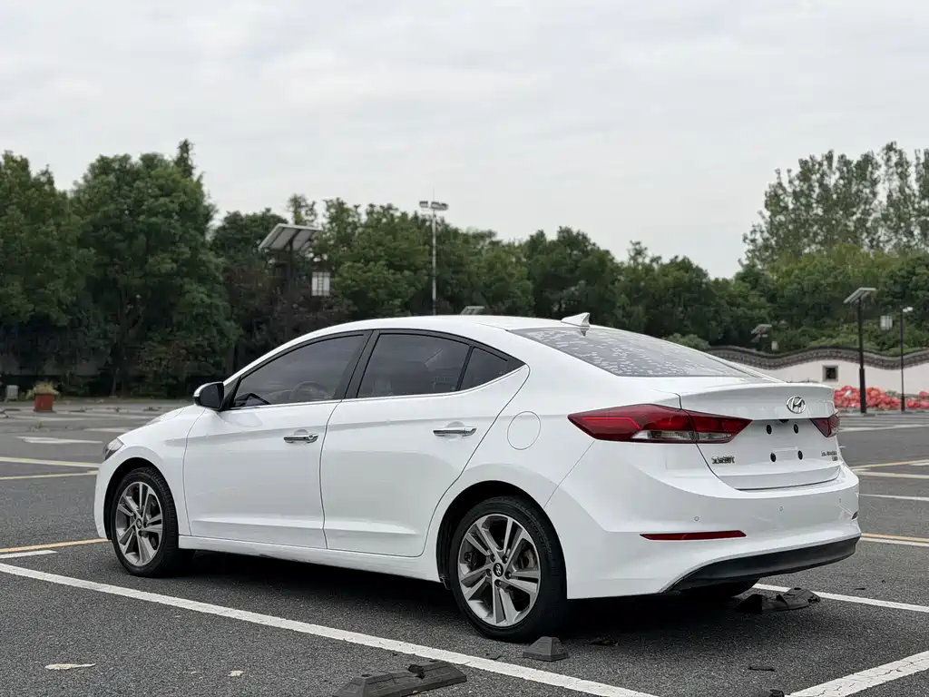 Hyundai Elantra — миниатюра 5