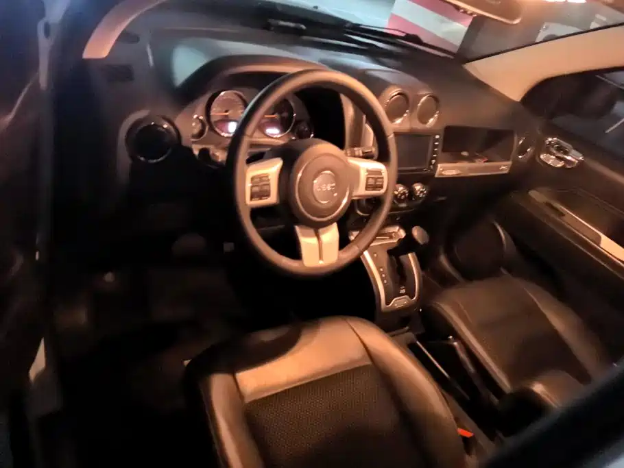 Jeep Compass (Import) — миниатюра 12