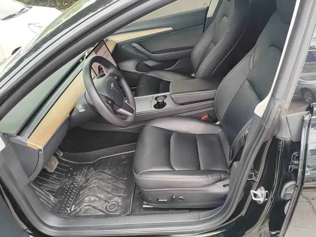 Tesla Model 3 — миниатюра 15