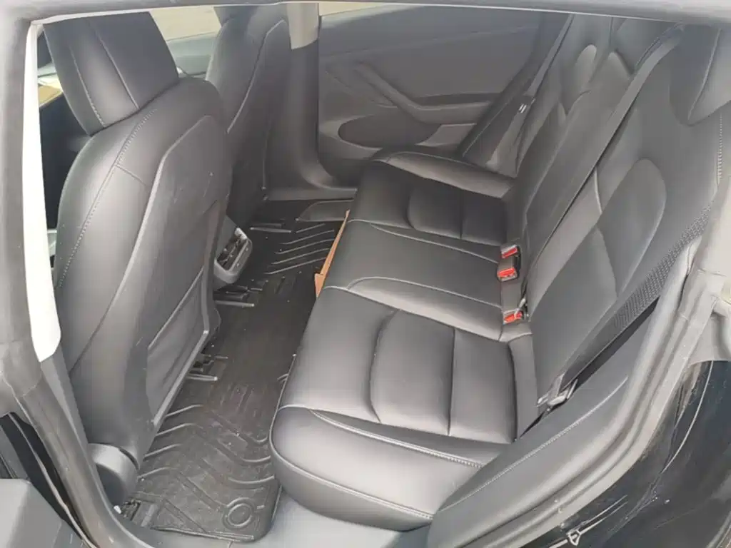 Tesla Model 3 — миниатюра 17