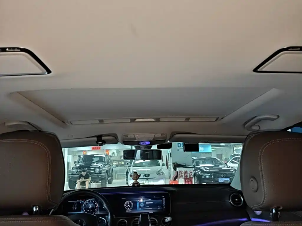 Mercedes-Benz E-Class — миниатюра 18