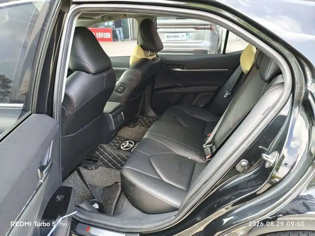 Toyota Camry — миниатюра 7