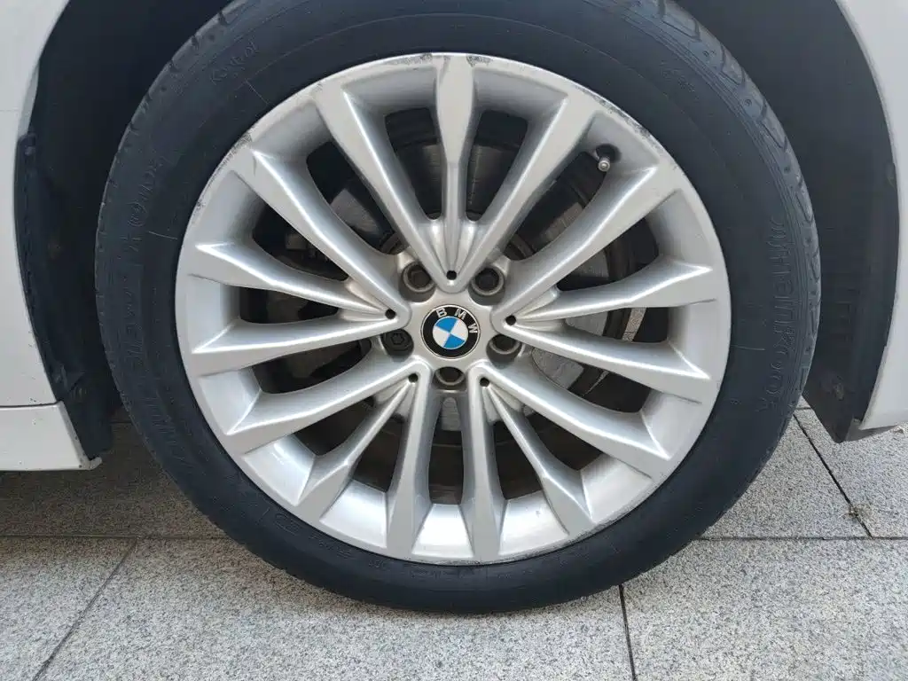 BMW 5 Series — миниатюра 24