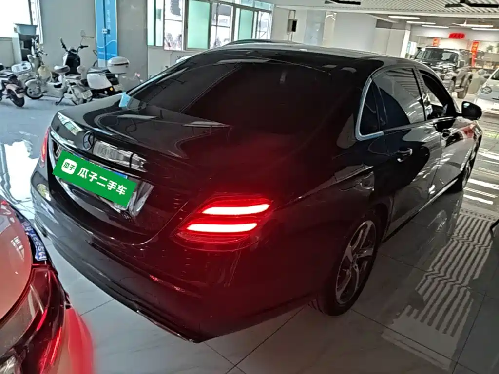 Mercedes-Benz E-Class — миниатюра 7