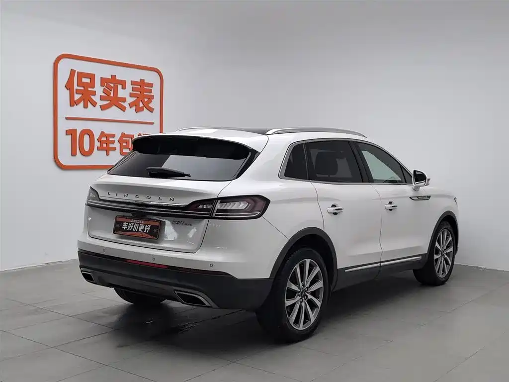 LINCOLN NAVIGATOR (IMPORT)