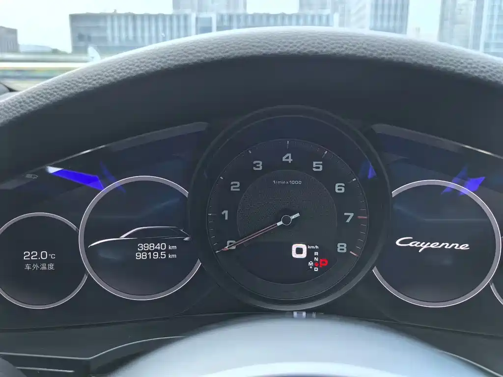 Porsche Cayenne — миниатюра 5