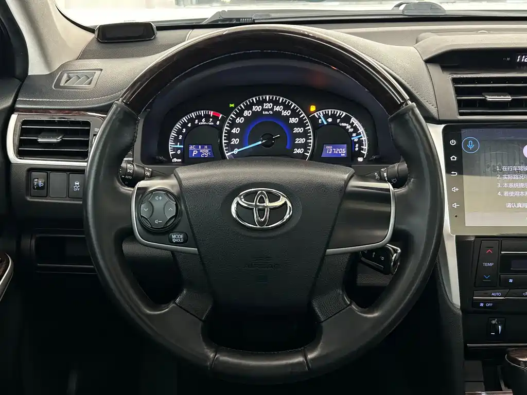 Toyota Camry — миниатюра 21