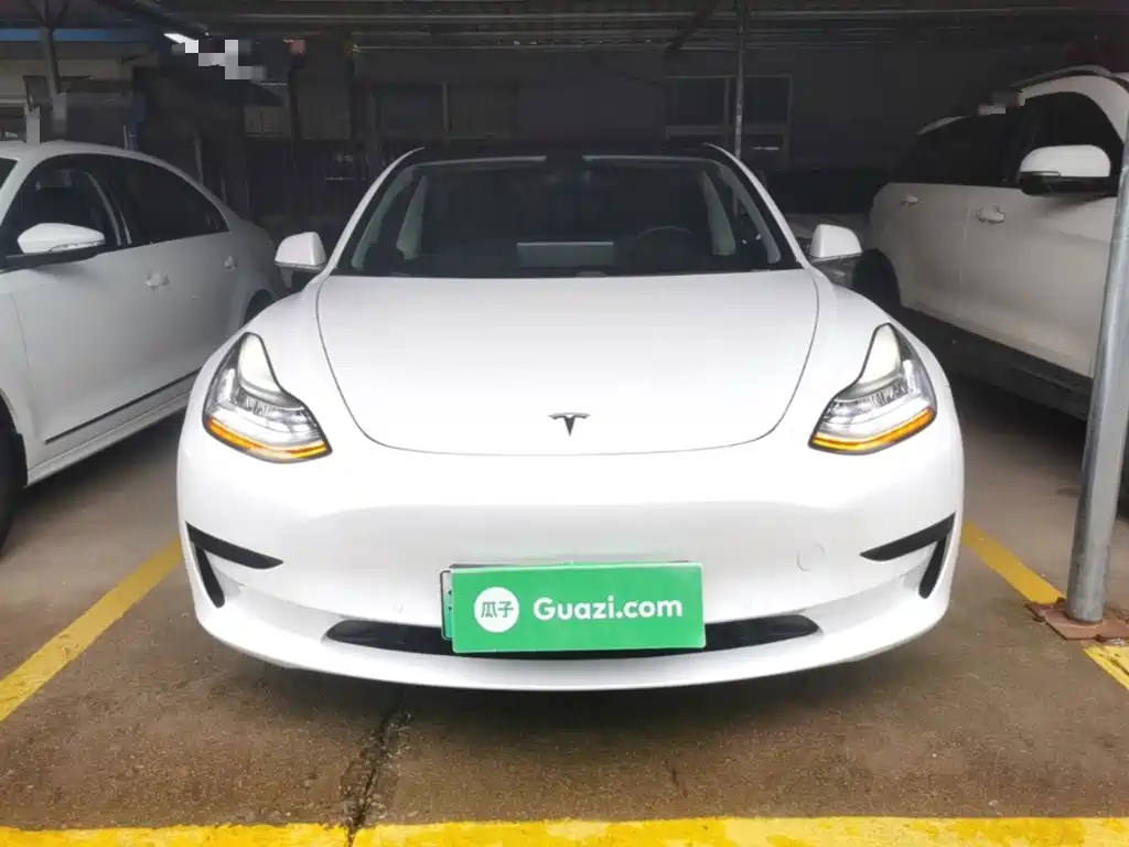 Tesla Model 3 — миниатюра 3