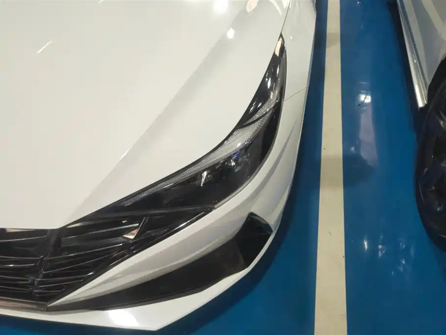 MODERN ELANTRA