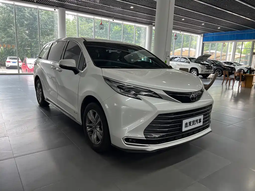 Toyota Sienna — миниатюра 4