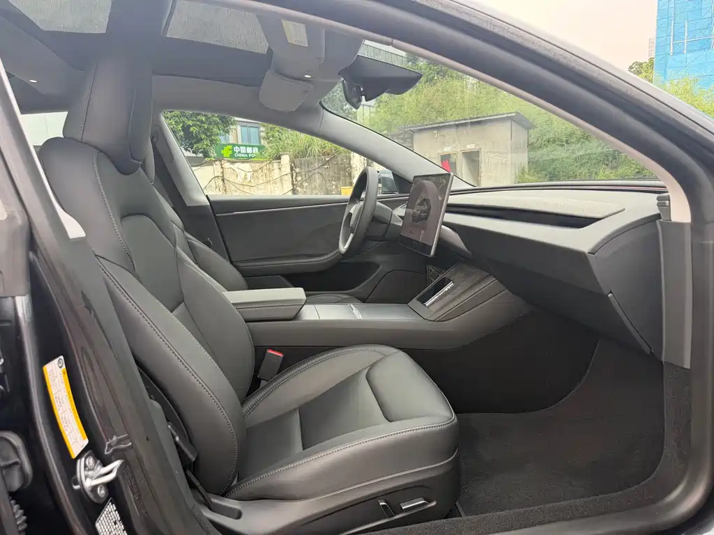Tesla Model 3 — миниатюра 10