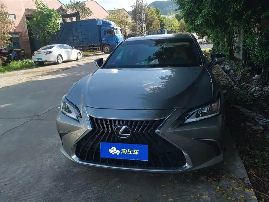 LEXUS  ES