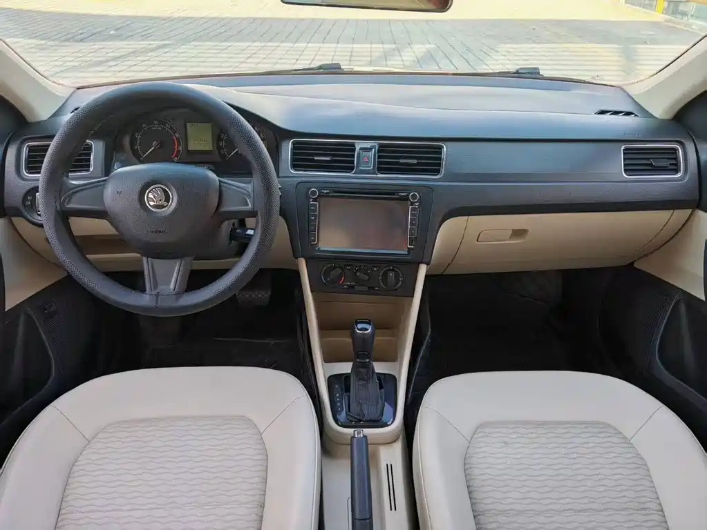 Skoda Rapid — миниатюра 7