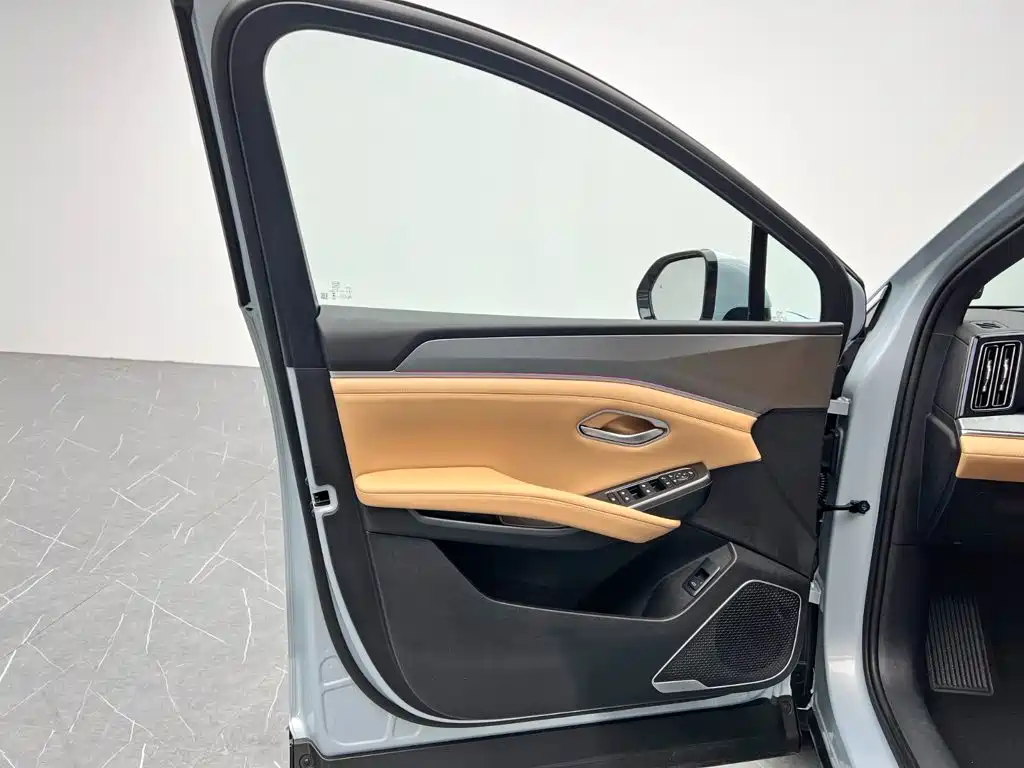 BYD L DM-i — миниатюра 13